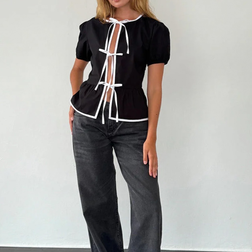 Motel Rocks Ryota Tie Front Blouse In Black With White Binding
